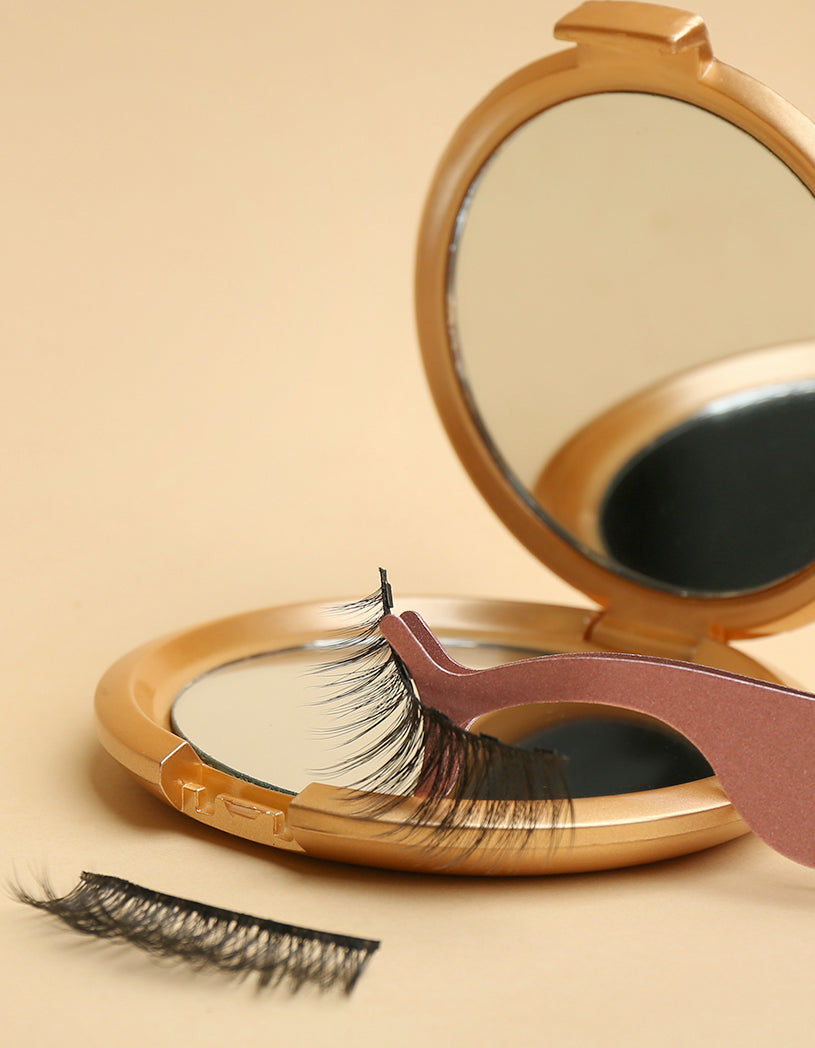 compact mirror with magnetic lashes and tweezer applicator